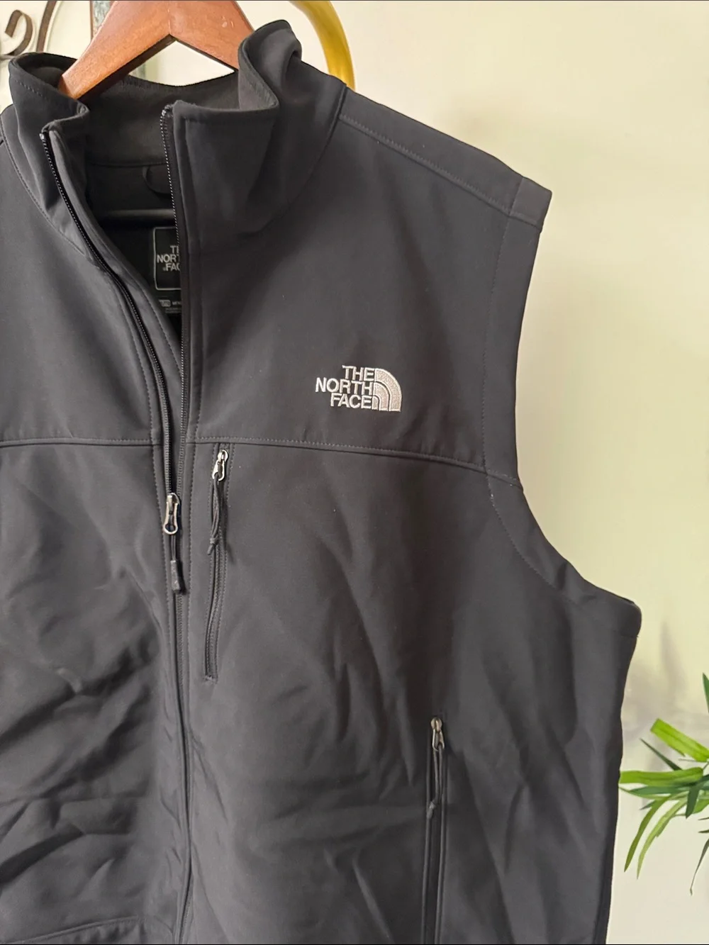 The North Face Black Softshell Men’s Vest EUC XXL